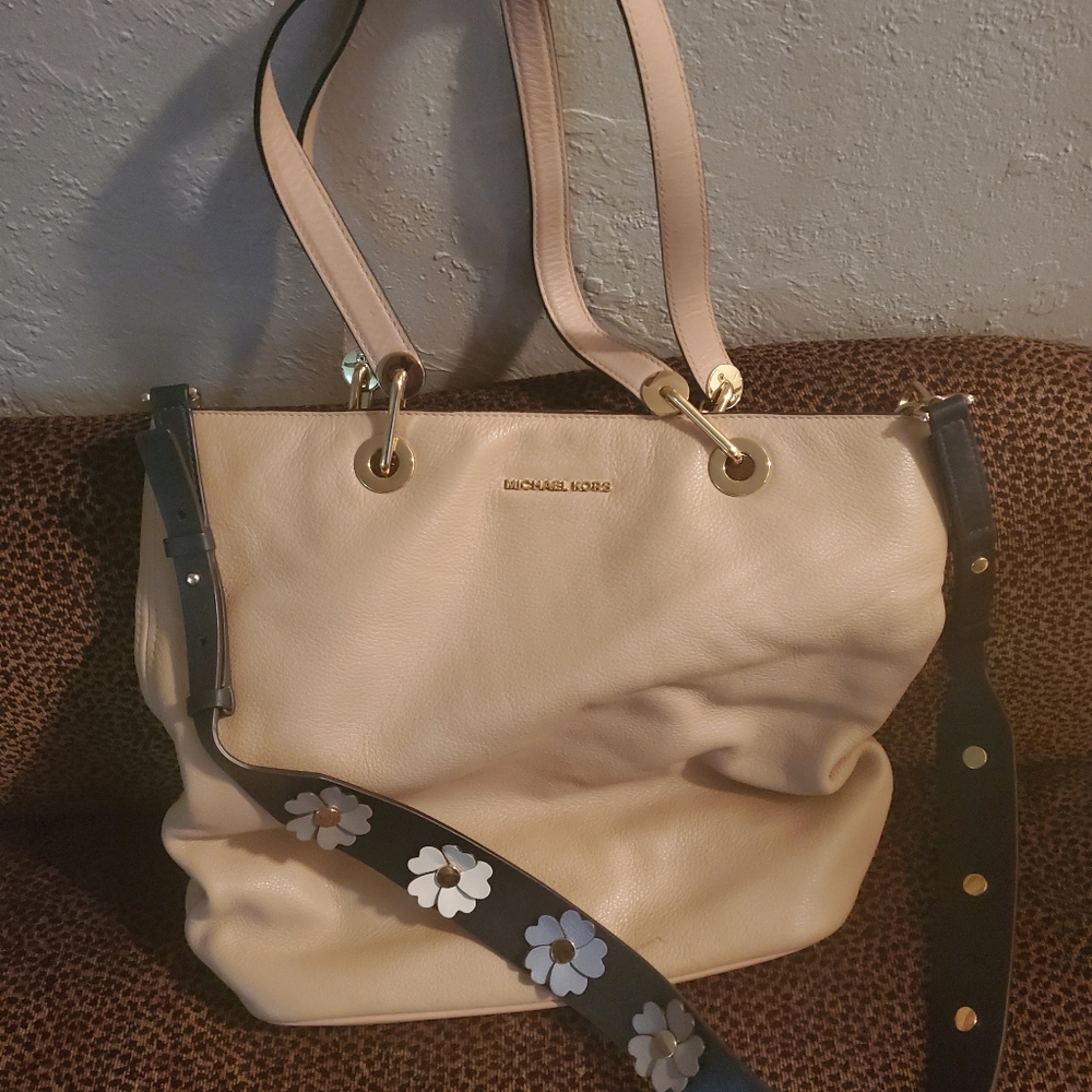 MICHEAL KORS leather handbags - Picture 1 of 3